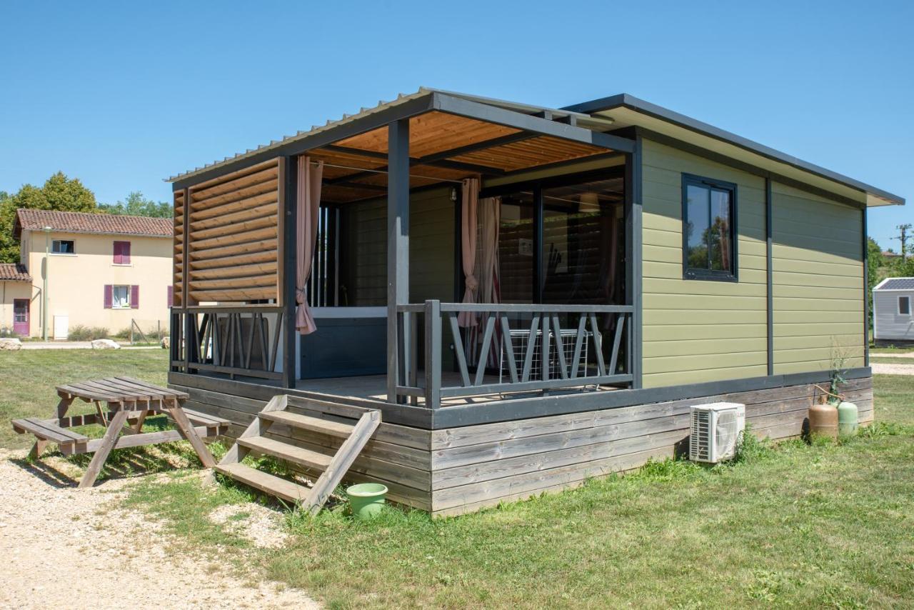 Camping Du Sevron Saint-Etienne-du-Bois  Exterior photo